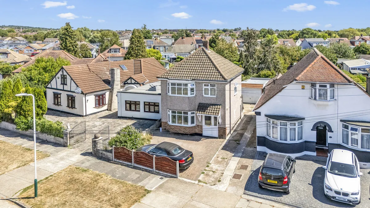 3 bed house for sale, Hamlet Road, Romford, RM5