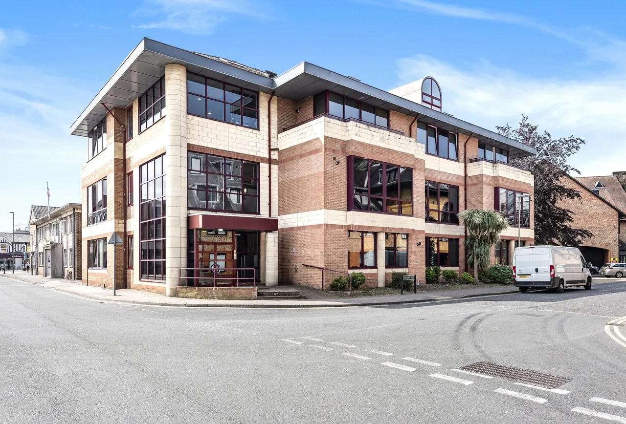 Consort Way, Surrey, RH6 7AF, photo 2