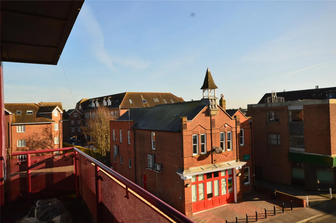 Consort Way, Surrey, RH6 7AF, photo 8