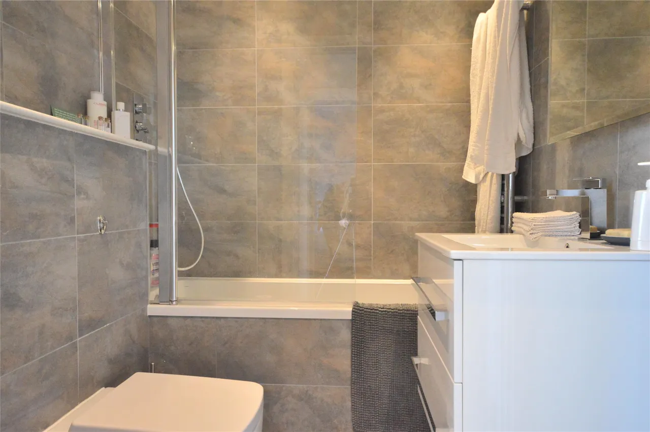 Consort Way, Surrey, RH6 7AF, photo 4