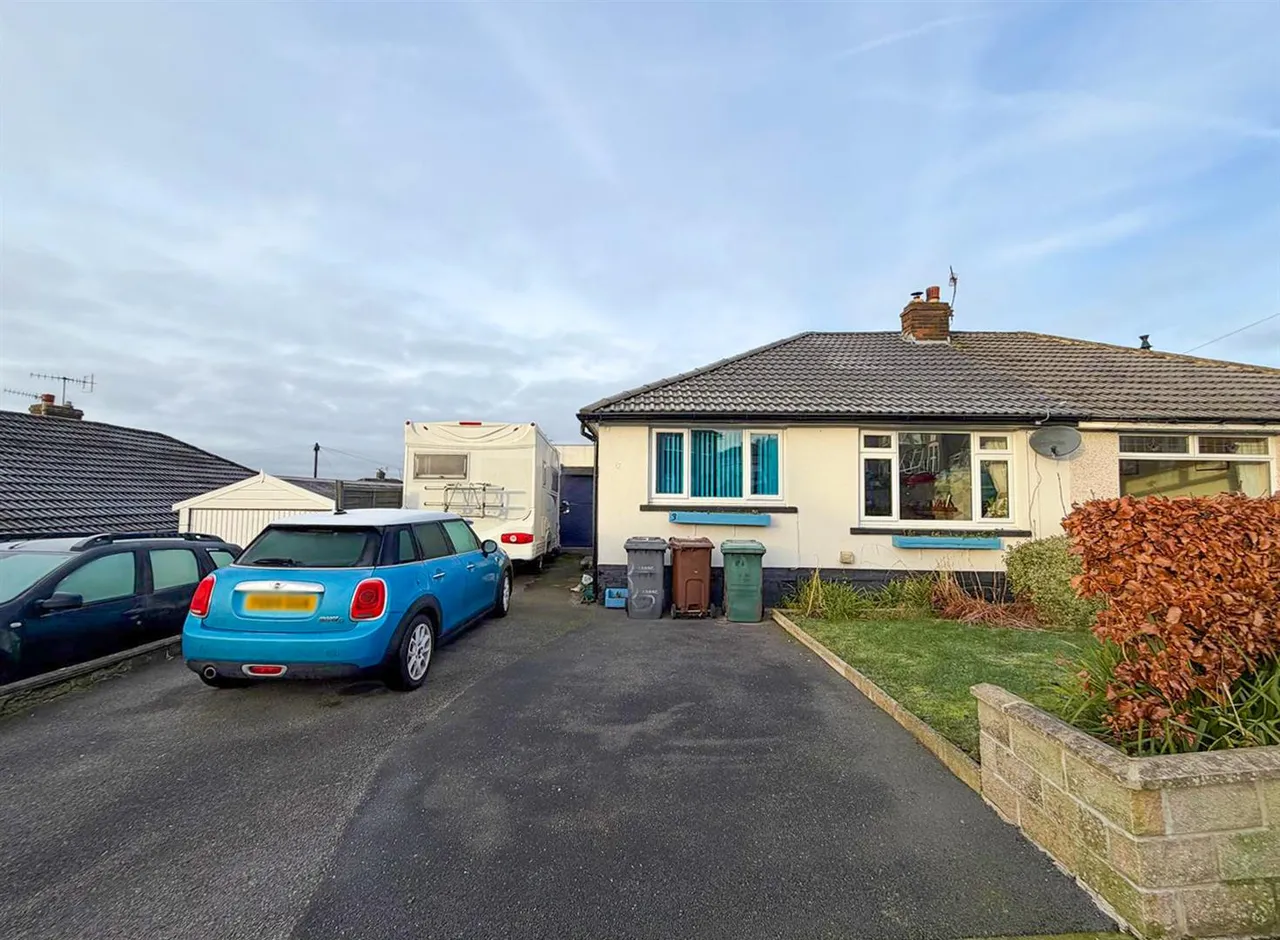 Aireville Mount, Silsden, BD20 0HY, photo 21