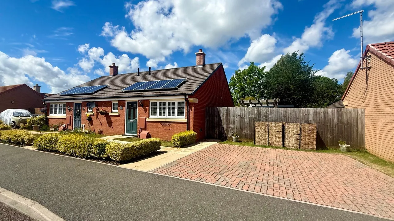 2 bed house for sale — Starsmore Fields, Baston, Peterborough, PE6