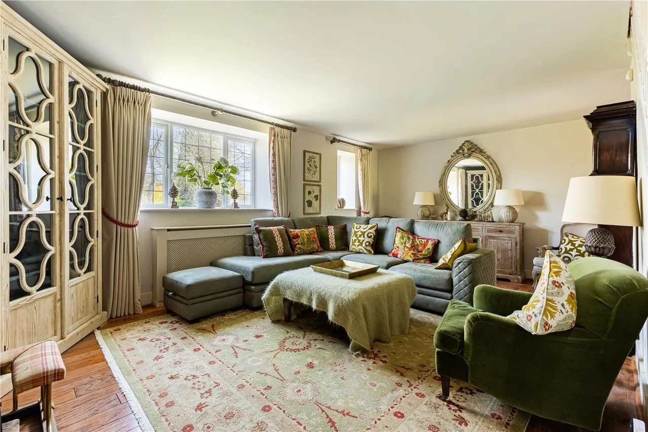 An Immaculate Village Residence in the Heart of the Tarrant Valley, photo 7