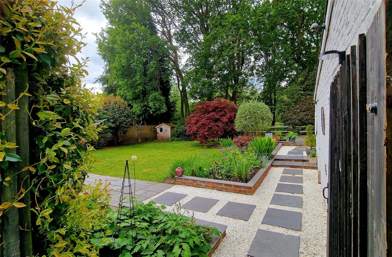 Glaziers Lane, Normandy, GU3, photo 2