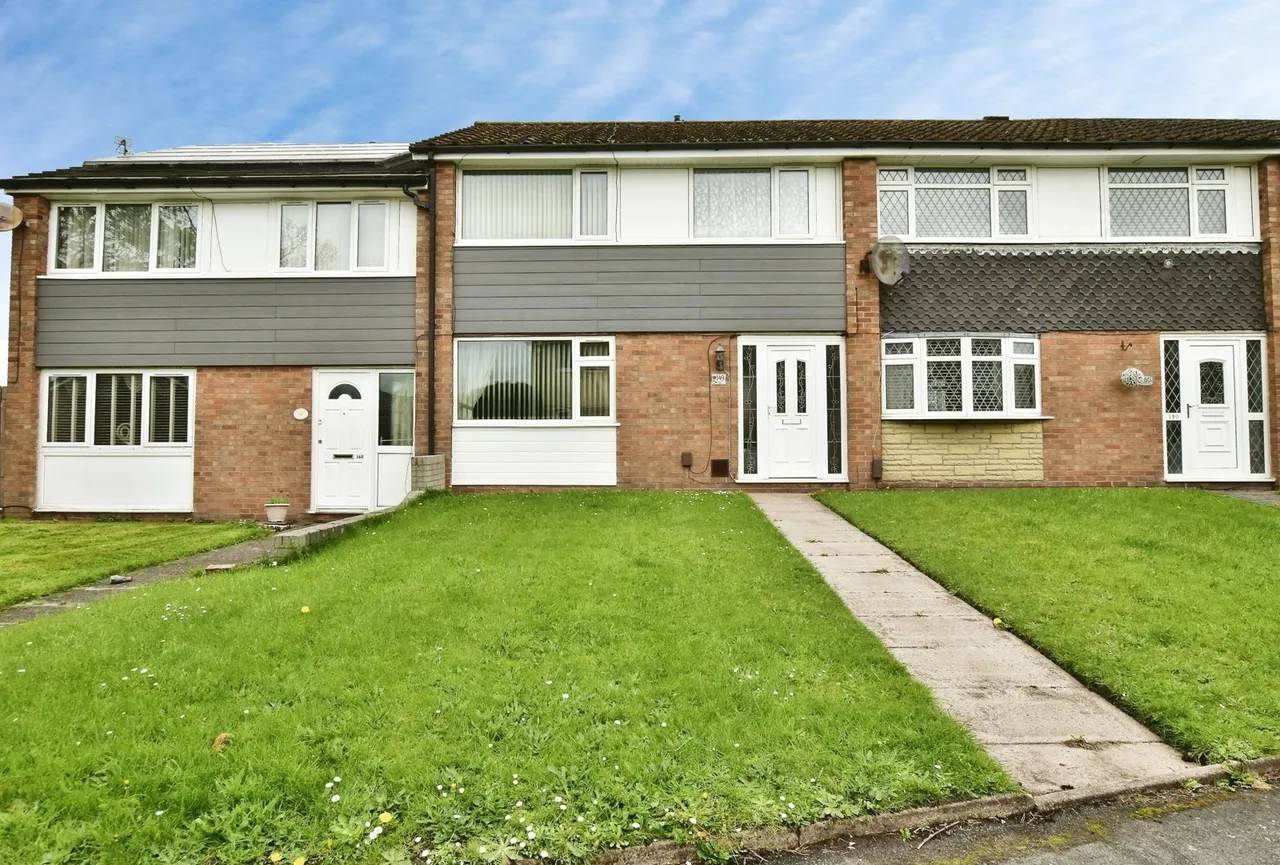 3 bed house for sale — Blaze Moss Bank, Stockport, Greater Manchester, SK2