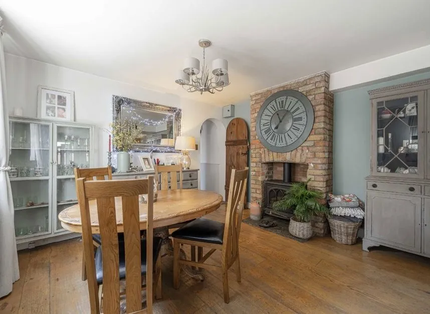 School Walk, Sunbury-On-Thames, TW16, photo 5