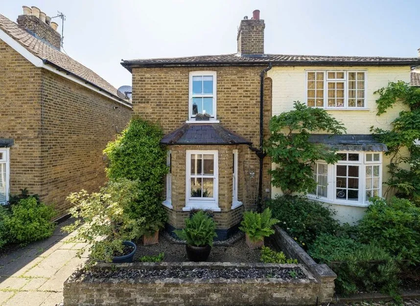 2 bed house for sale, School Walk, Sunbury-On-Thames, TW16