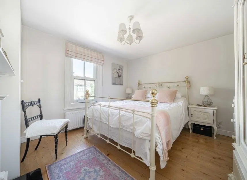 School Walk, Sunbury-On-Thames, TW16, photo 6