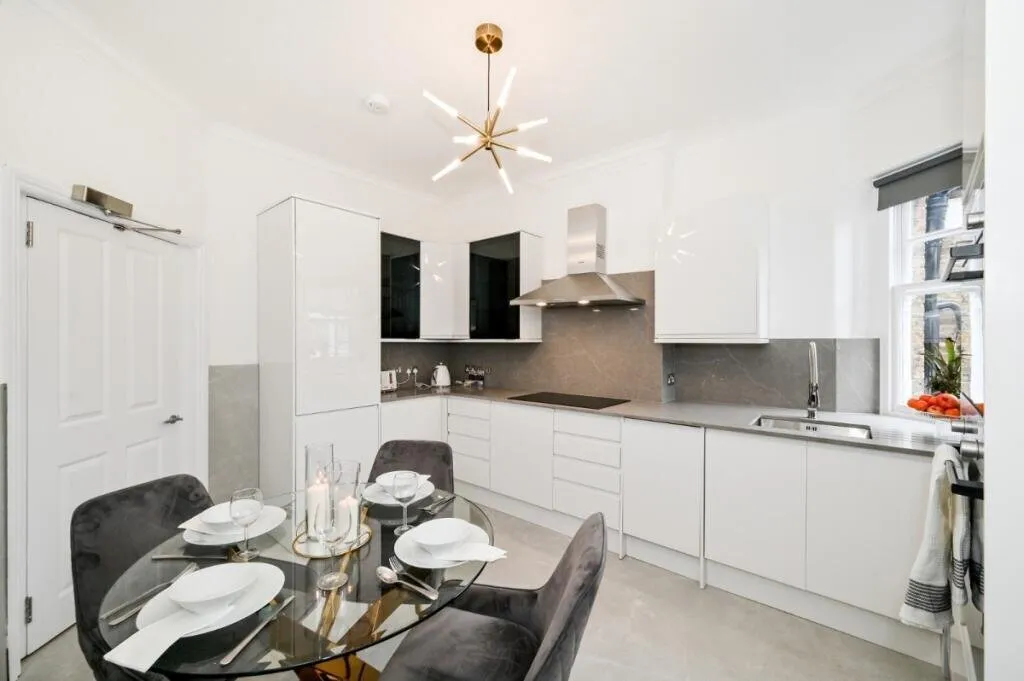 4 bed flat to rent, Earsby Street, London, W14