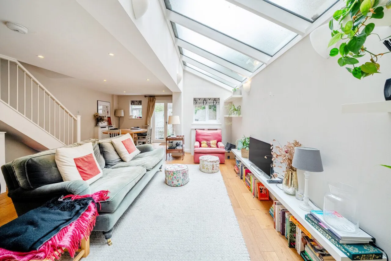 2 bed flat for sale, Webbs Road, Battersea, SW11