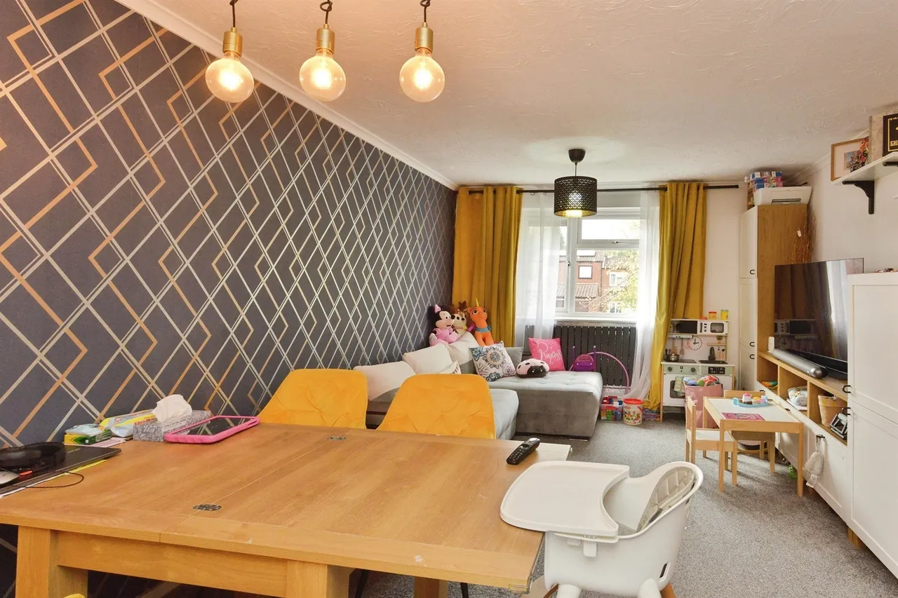 Falcon Avenue, Springfield, MK6, photo 13