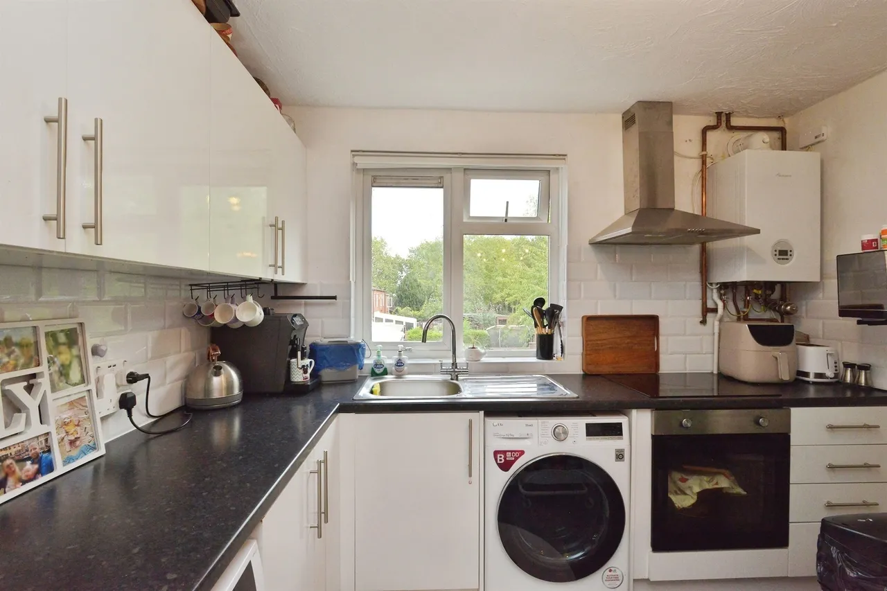 Falcon Avenue, Springfield, MK6, photo 5