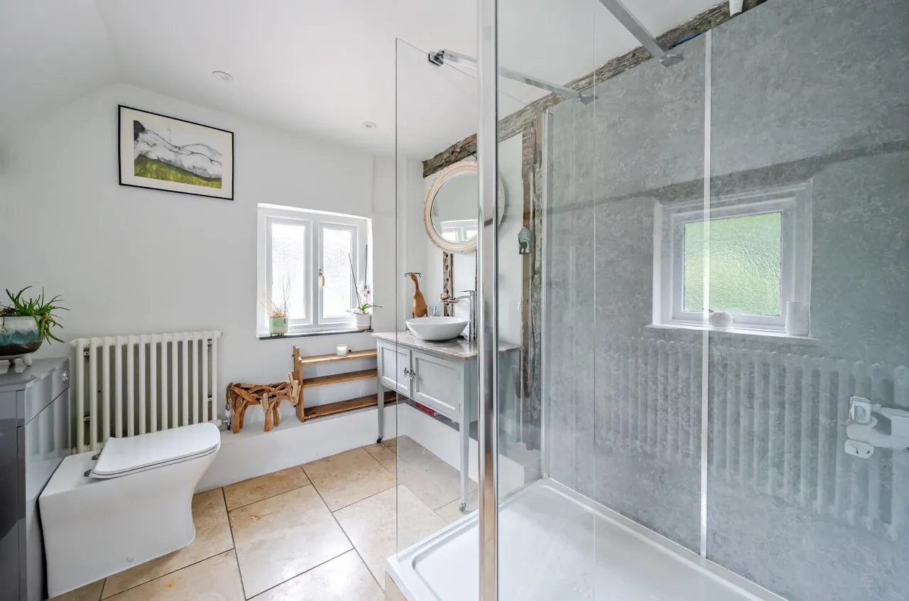 Captivating Grade II Listed Home, Nettlestead Green, photo 12