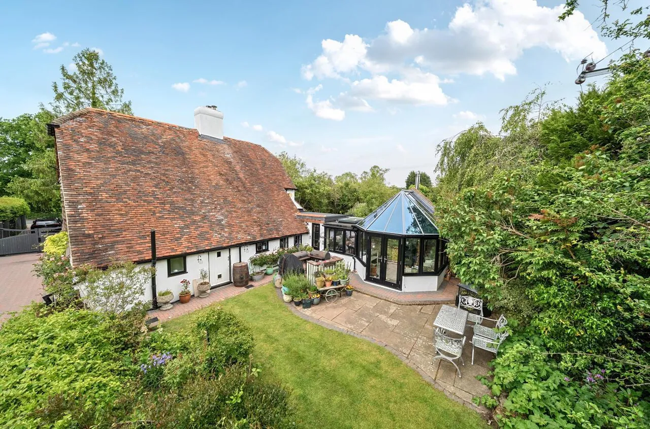 Captivating Grade II Listed Home, Nettlestead Green, photo 18