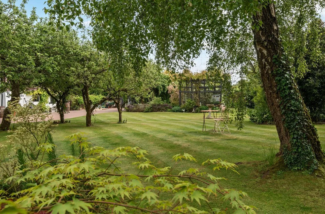 Captivating Grade II Listed Home, Nettlestead Green, photo 20