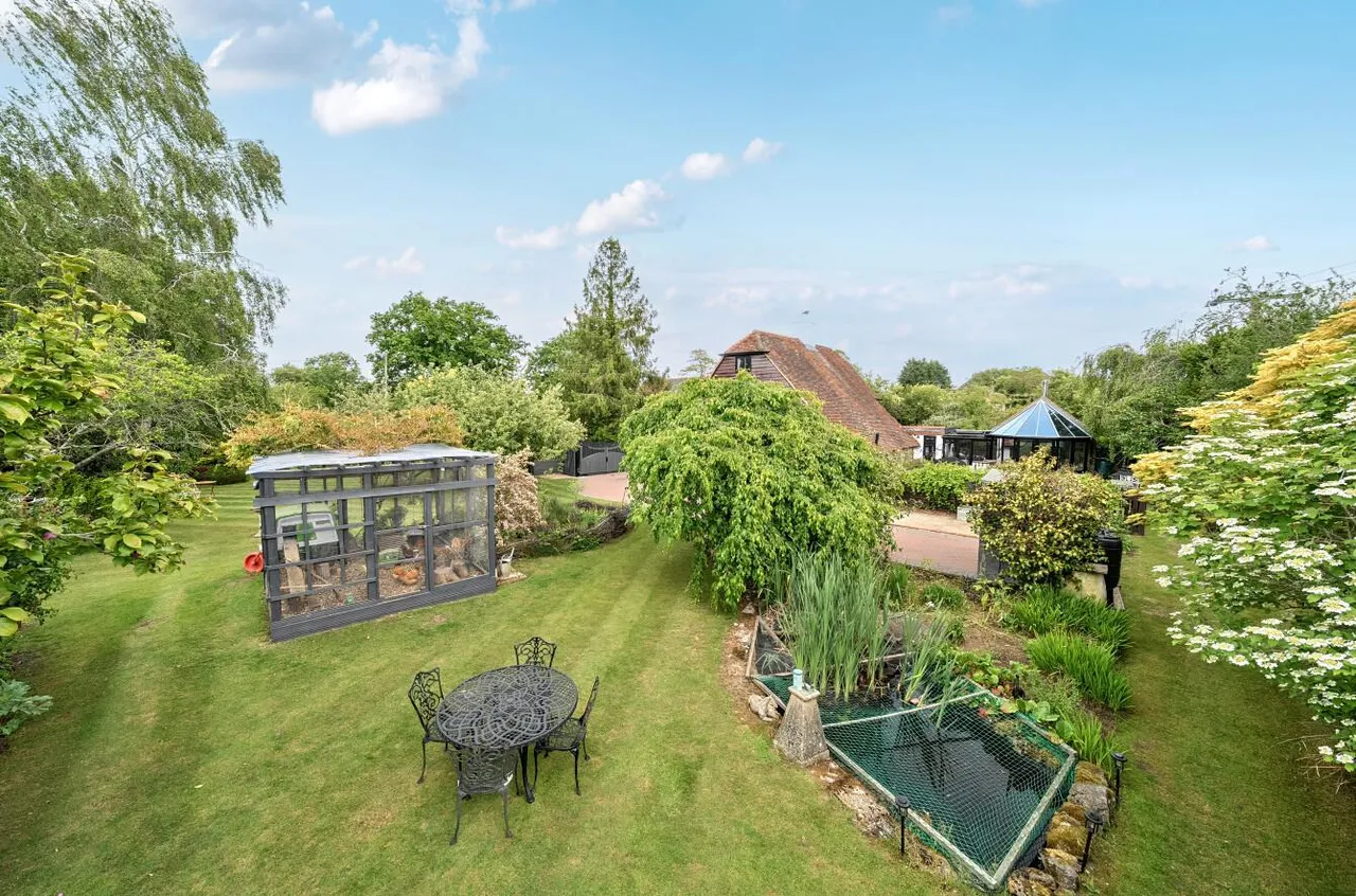 Captivating Grade II Listed Home, Nettlestead Green, photo 22