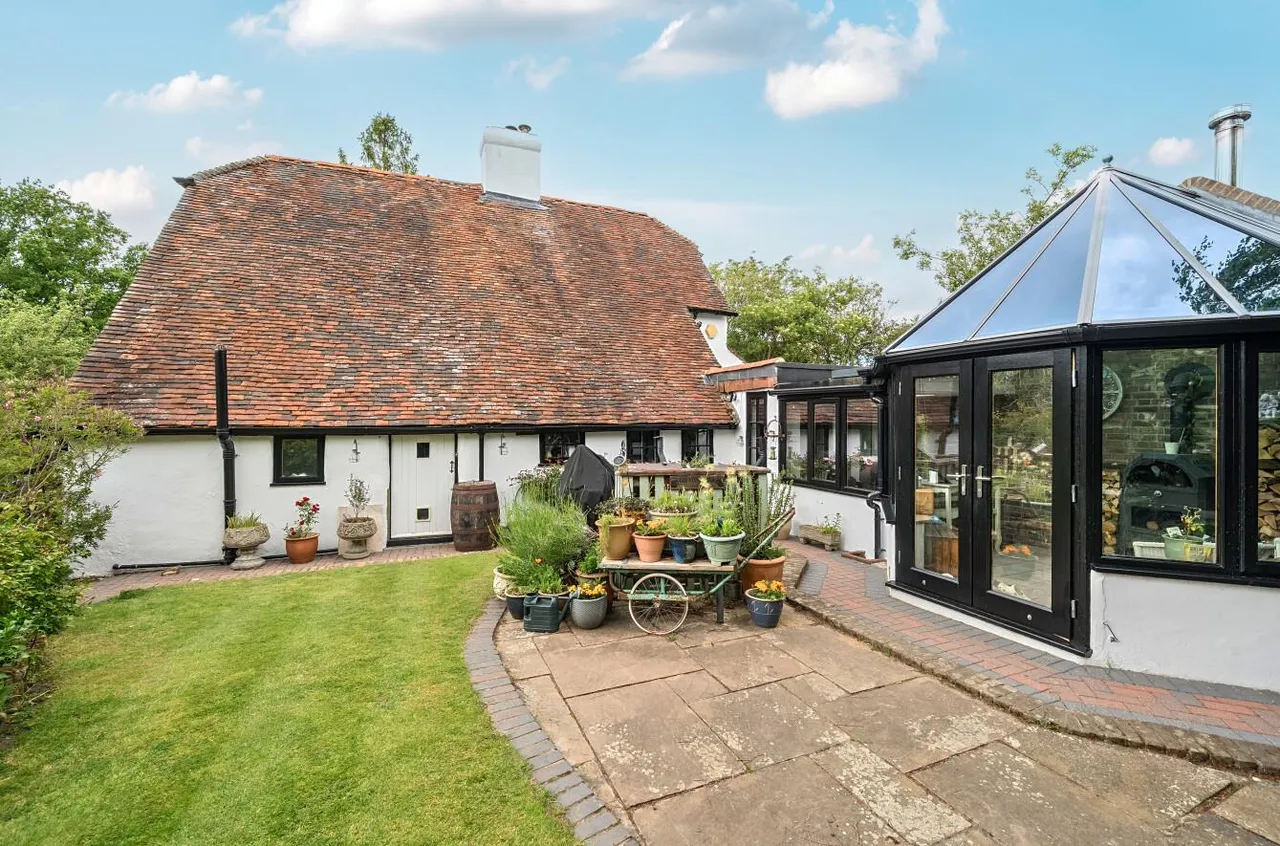 Captivating Grade II Listed Home, Nettlestead Green, photo 24