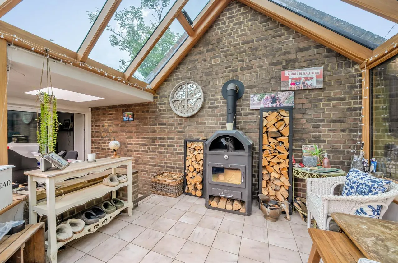 Captivating Grade II Listed Home, Nettlestead Green, photo 11