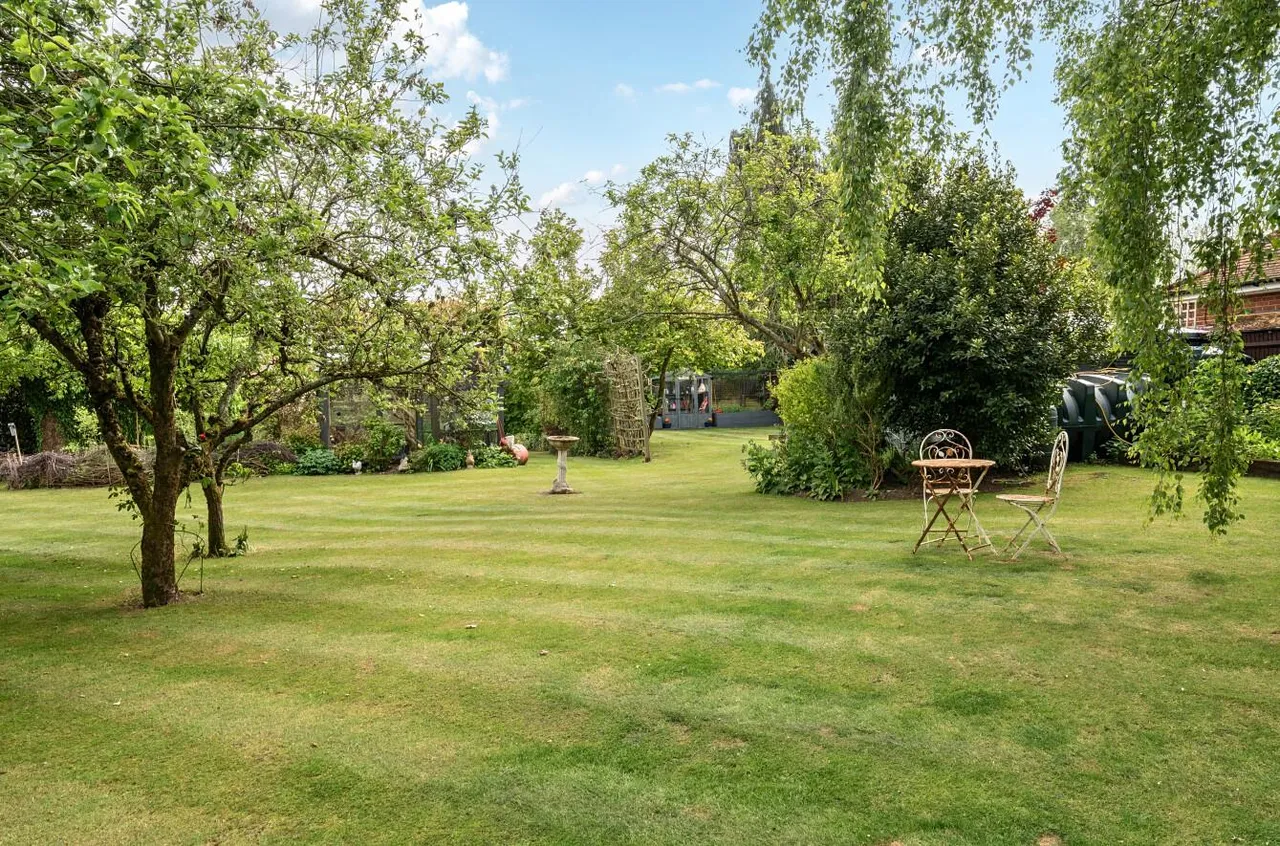Captivating Grade II Listed Home, Nettlestead Green, photo 21