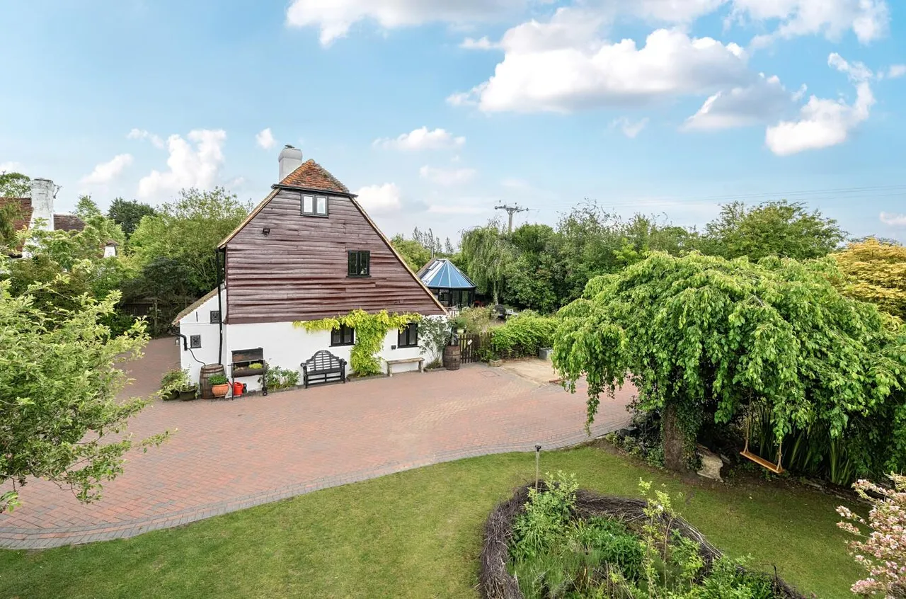 Captivating Grade II Listed Home, Nettlestead Green, photo 14
