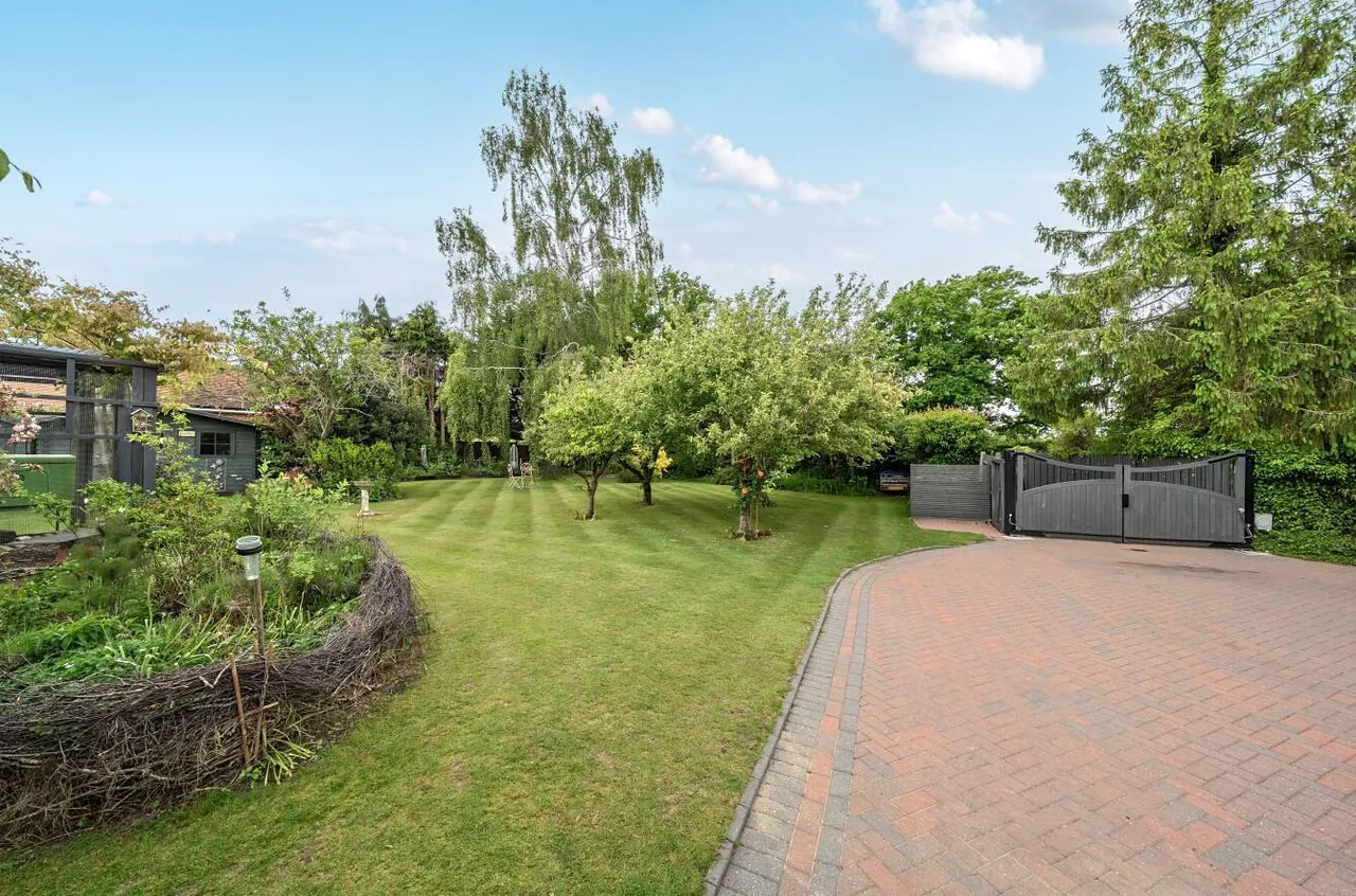Captivating Grade II Listed Home, Nettlestead Green, photo 26