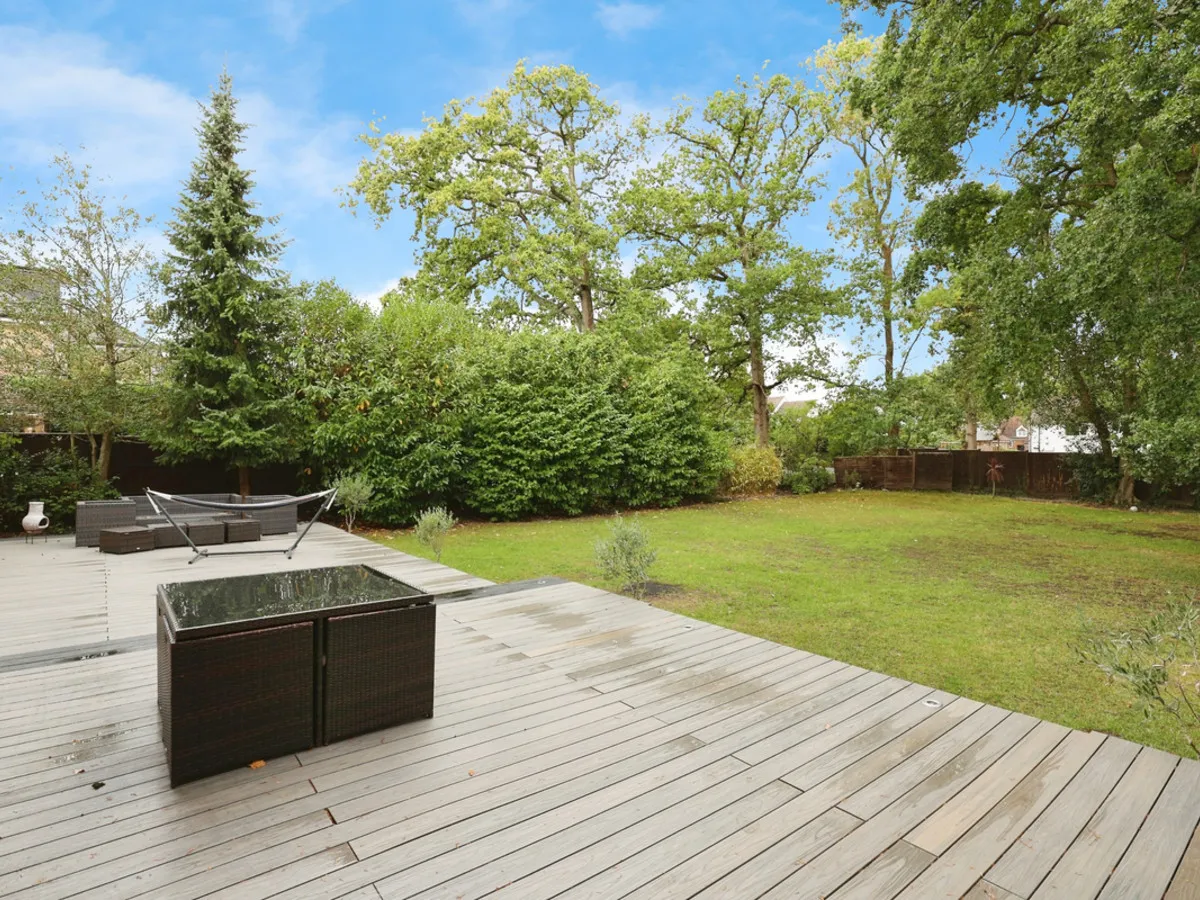 Dukes Wood Drive, Gerrards Cross, SL9, photo 21