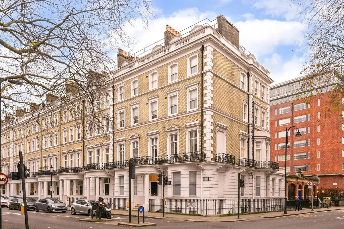 3 bed flat to rent, Cranley Gardens, London, SW7