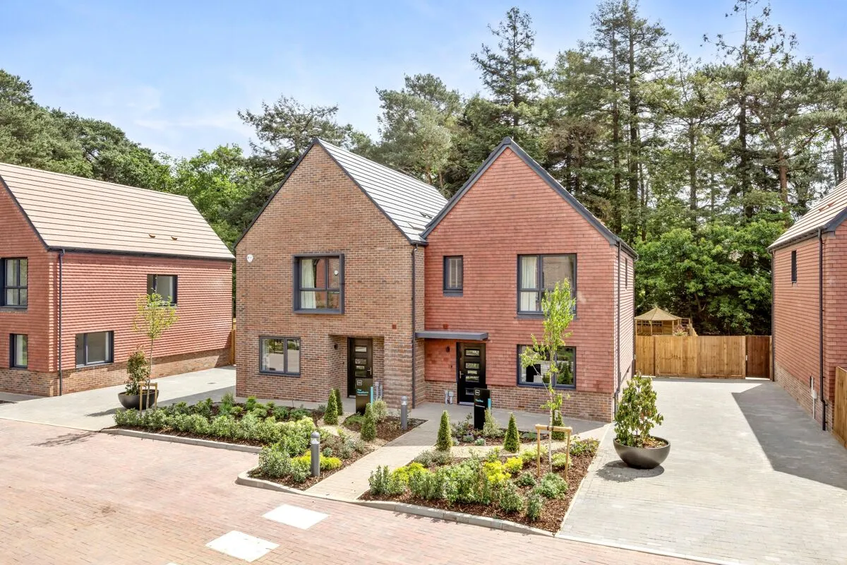 3 bed house for sale, Brooklands Grove, Weybridge, KT13