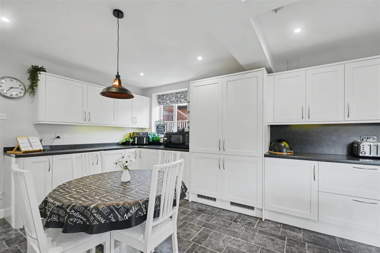 Ilkeston Road, Trowell, NG9, photo 10