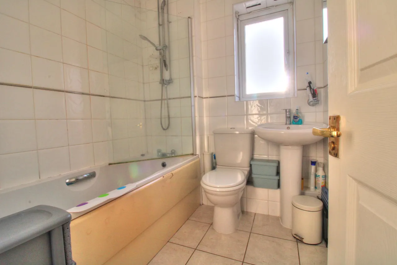 Sweet Briar Drive, Basildon, SS15, photo 14