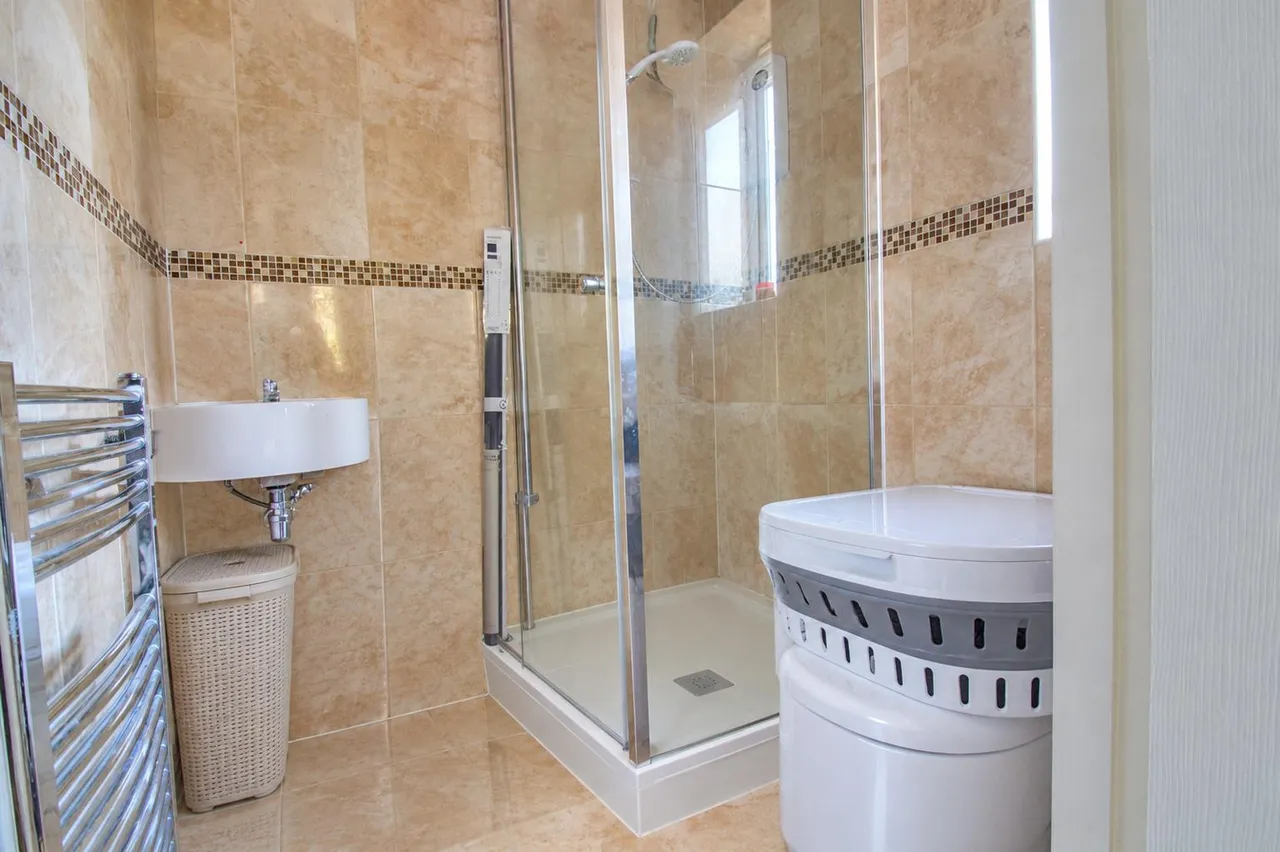 Sweet Briar Drive, Basildon, SS15, photo 10