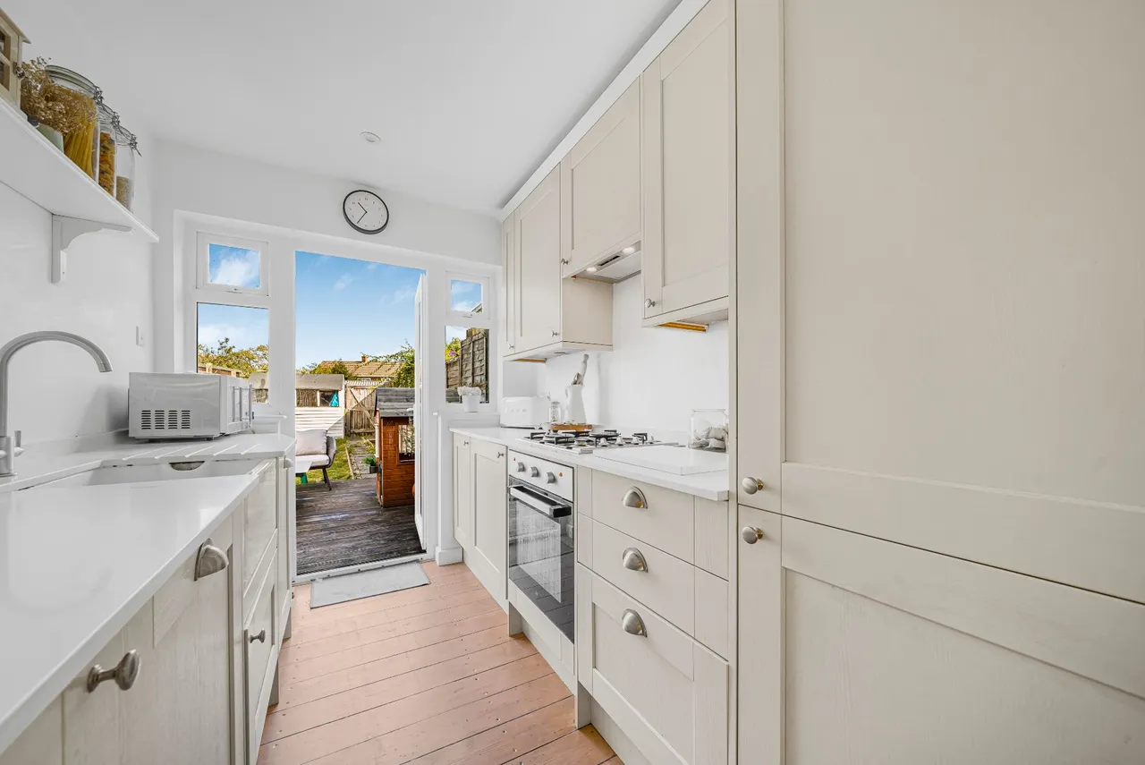 High Street, West Molesey, KT8, photo 3