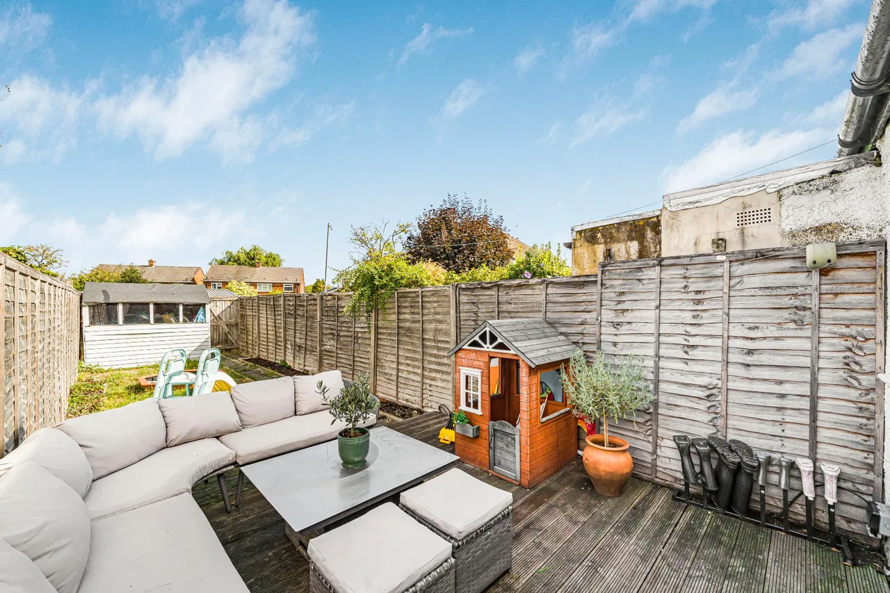 High Street, West Molesey, KT8, photo 4