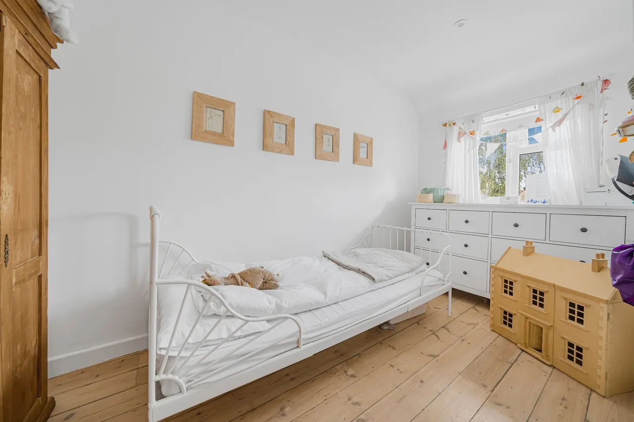 High Street, West Molesey, KT8, photo 9
