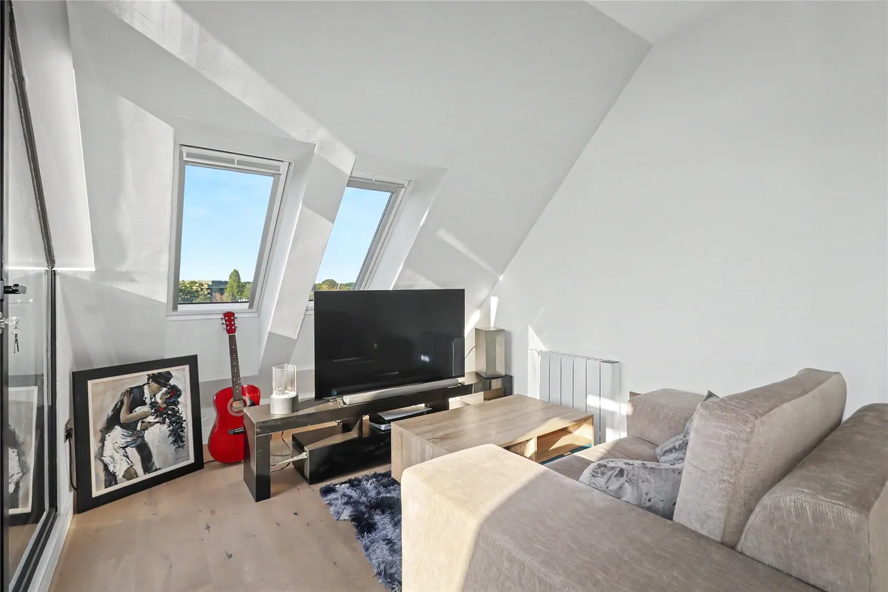 Albert Drive, Woking, GU21, photo 3