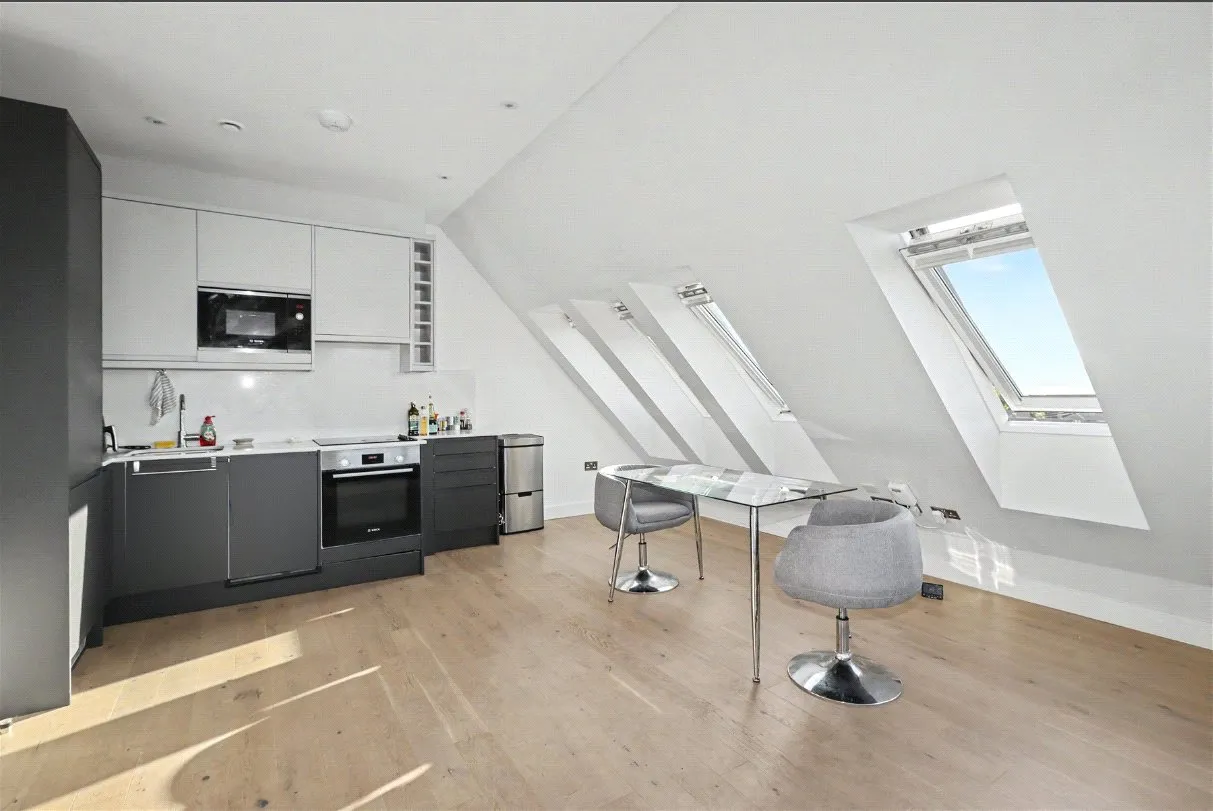 Albert Drive, Woking, GU21, photo 4