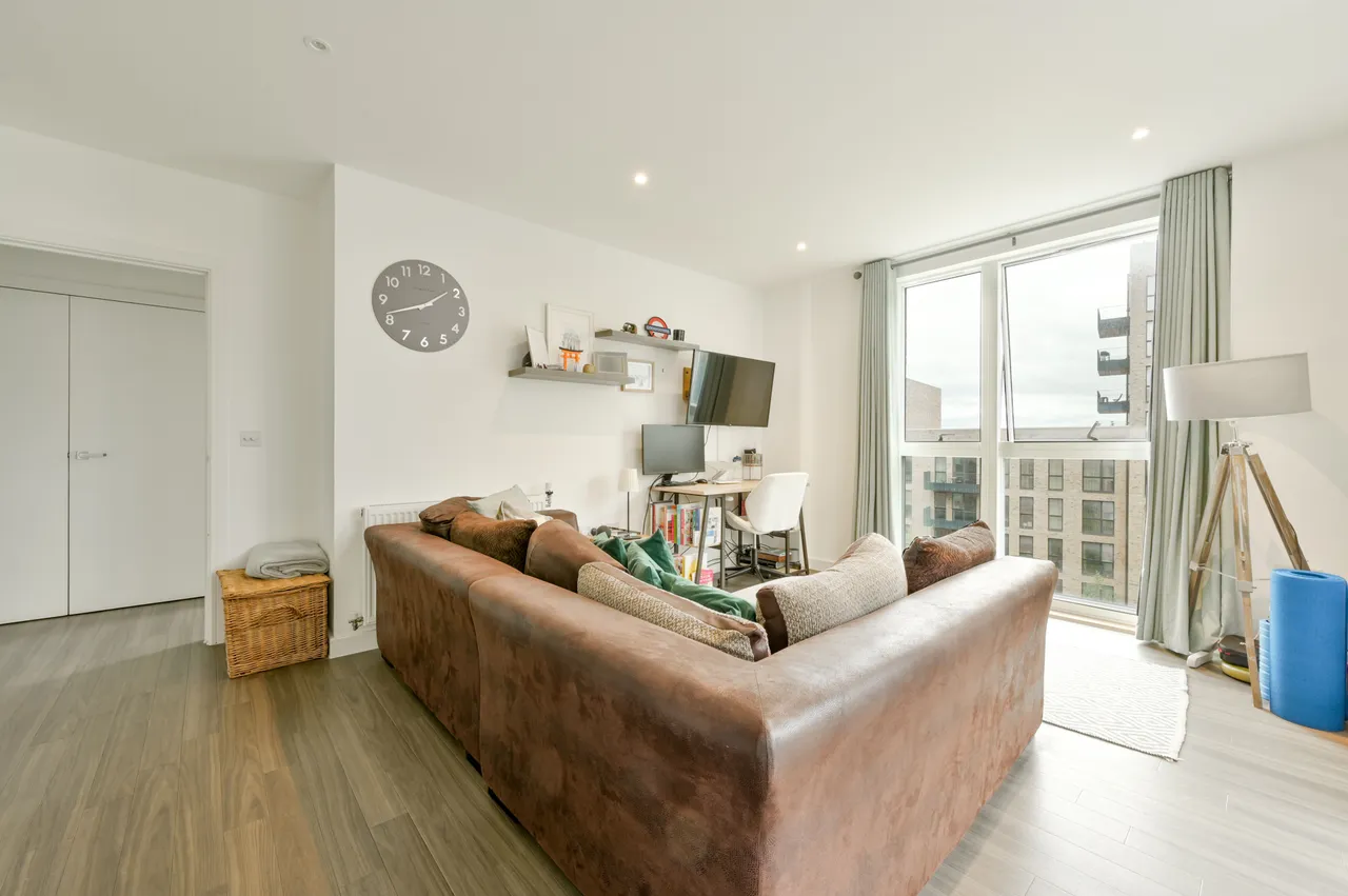 2 bed flat for sale, London, W3