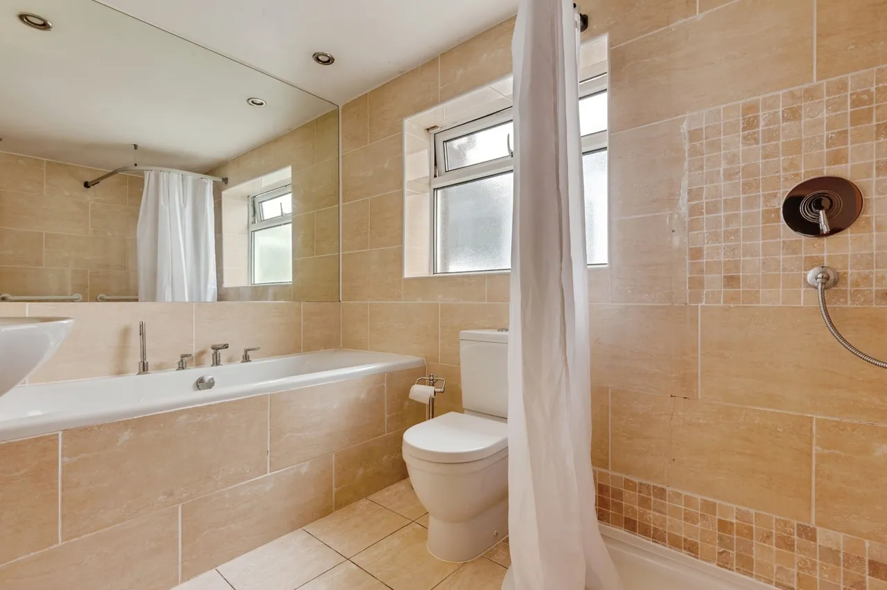 Heath Hey, Liverpool, L25, photo 21