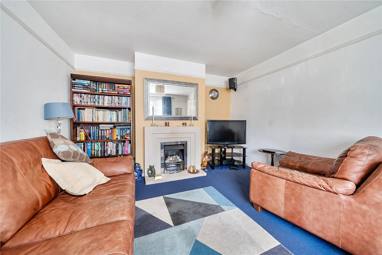 Five Stiles Road, Marlborough, Wiltshire, SN8 4BL, photo 4