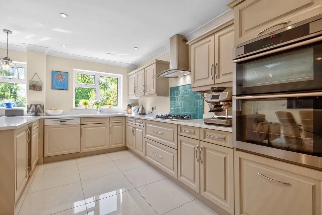Bouverie Avenue South, Salisbury, Wiltshire, SP2 8EB, photo 4