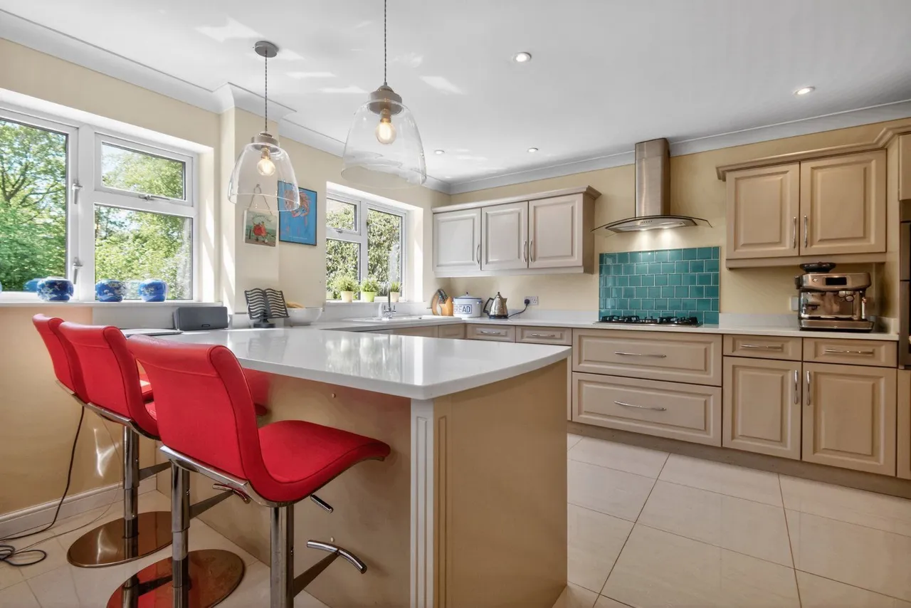 Bouverie Avenue South, Salisbury, Wiltshire, SP2 8EB, photo 3
