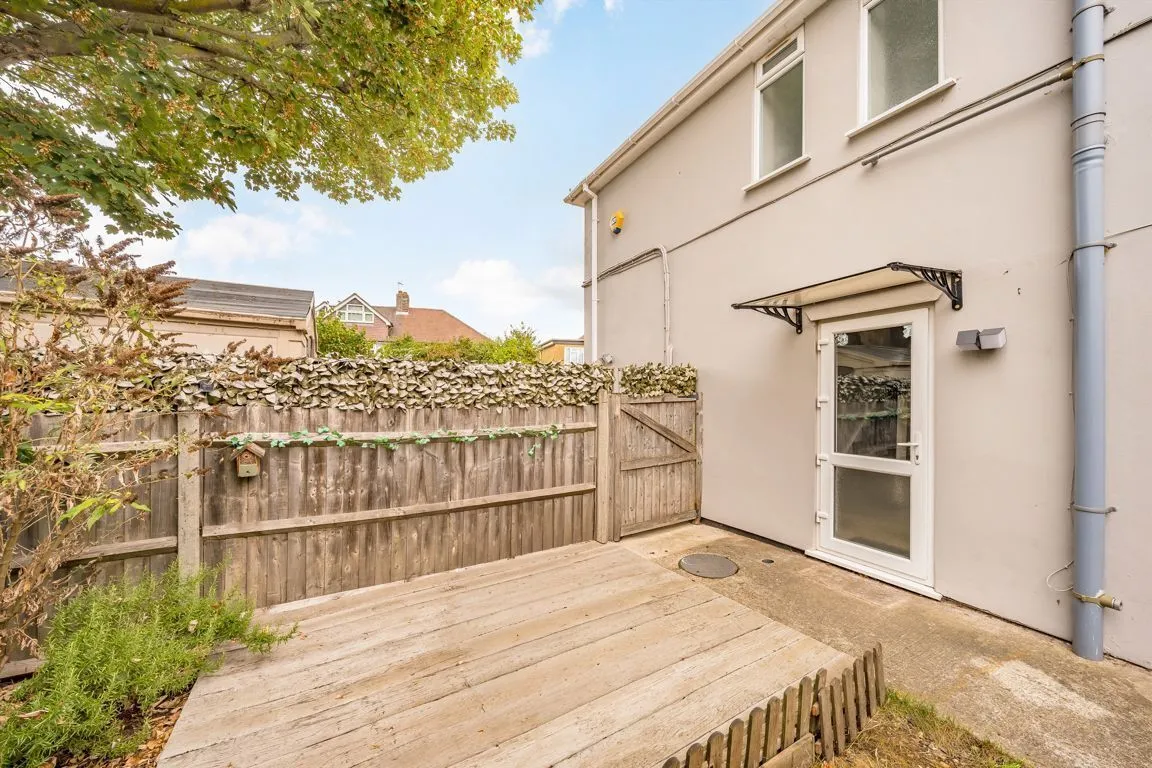 1 bed house to rent, Runnymede Gardens, TW2