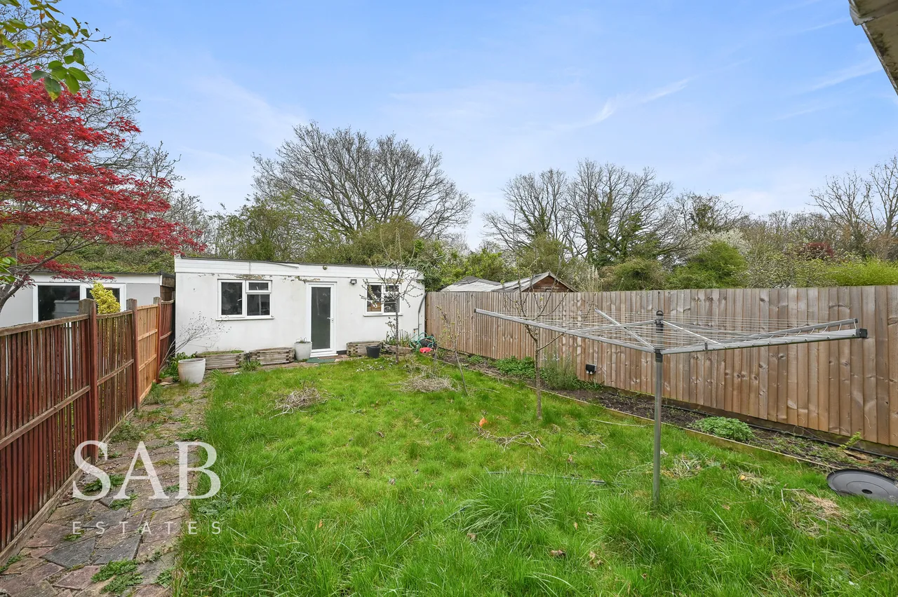 Chinnor Crescent, Greenford, UB6, photo 11