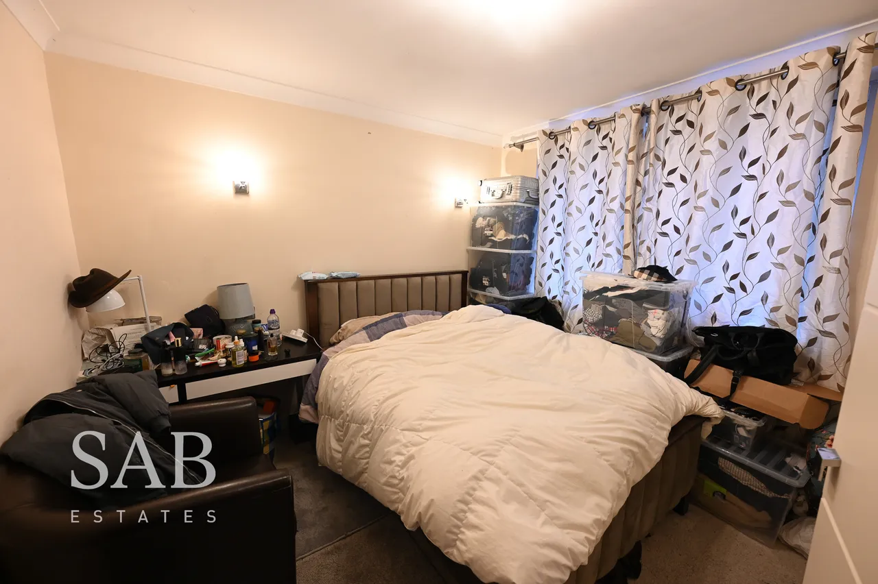 Chinnor Crescent, Greenford, UB6, photo 8