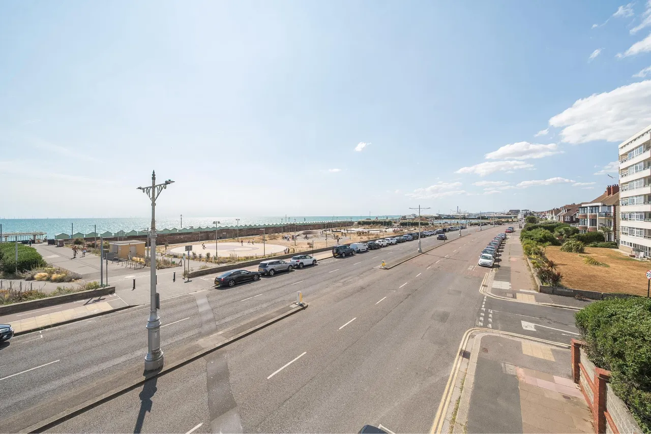 Kingsway, Hove, BN3, photo 2