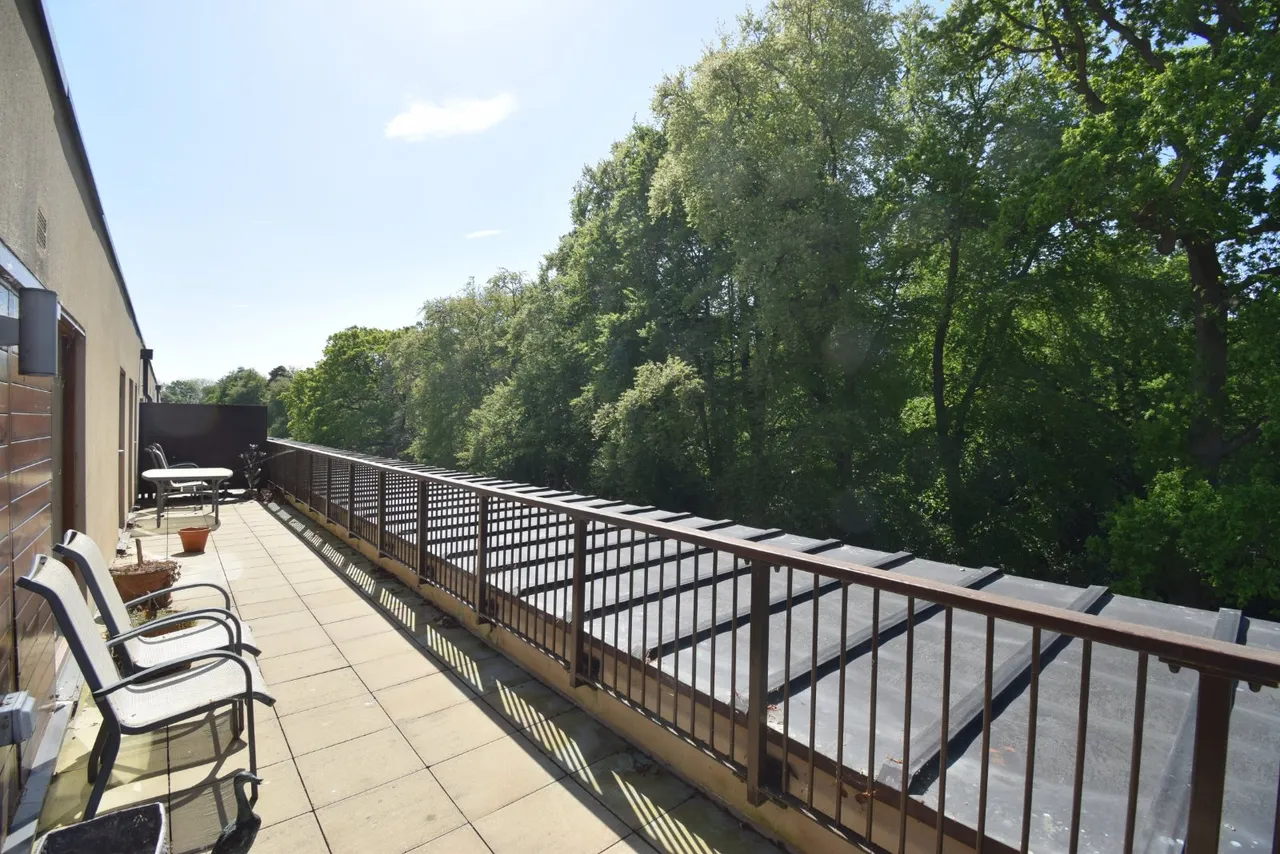 Cliveden Gages, Taplow, SL6, photo 5