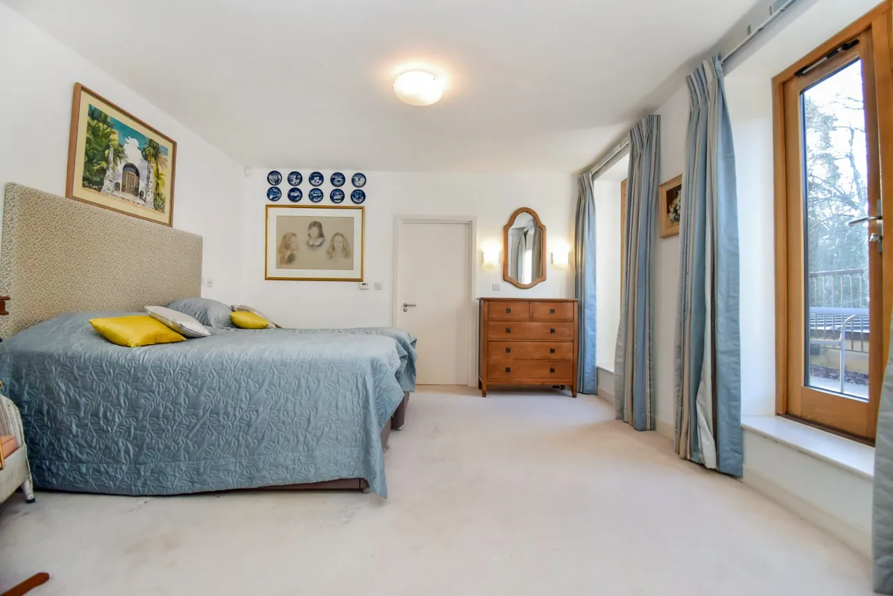 Cliveden Gages, Taplow, SL6, photo 6