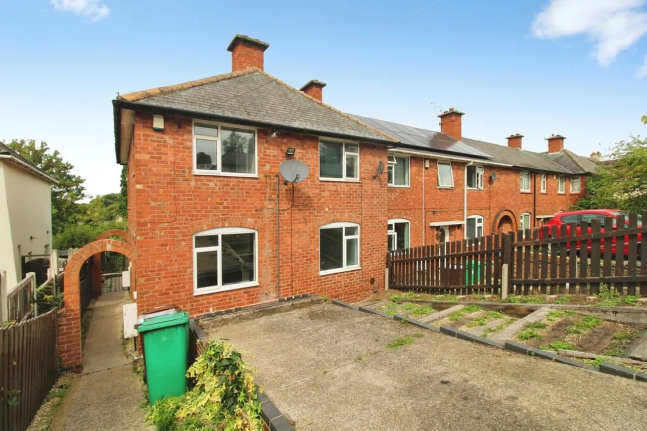 3 bed house to rent — Overdale Road, Basford