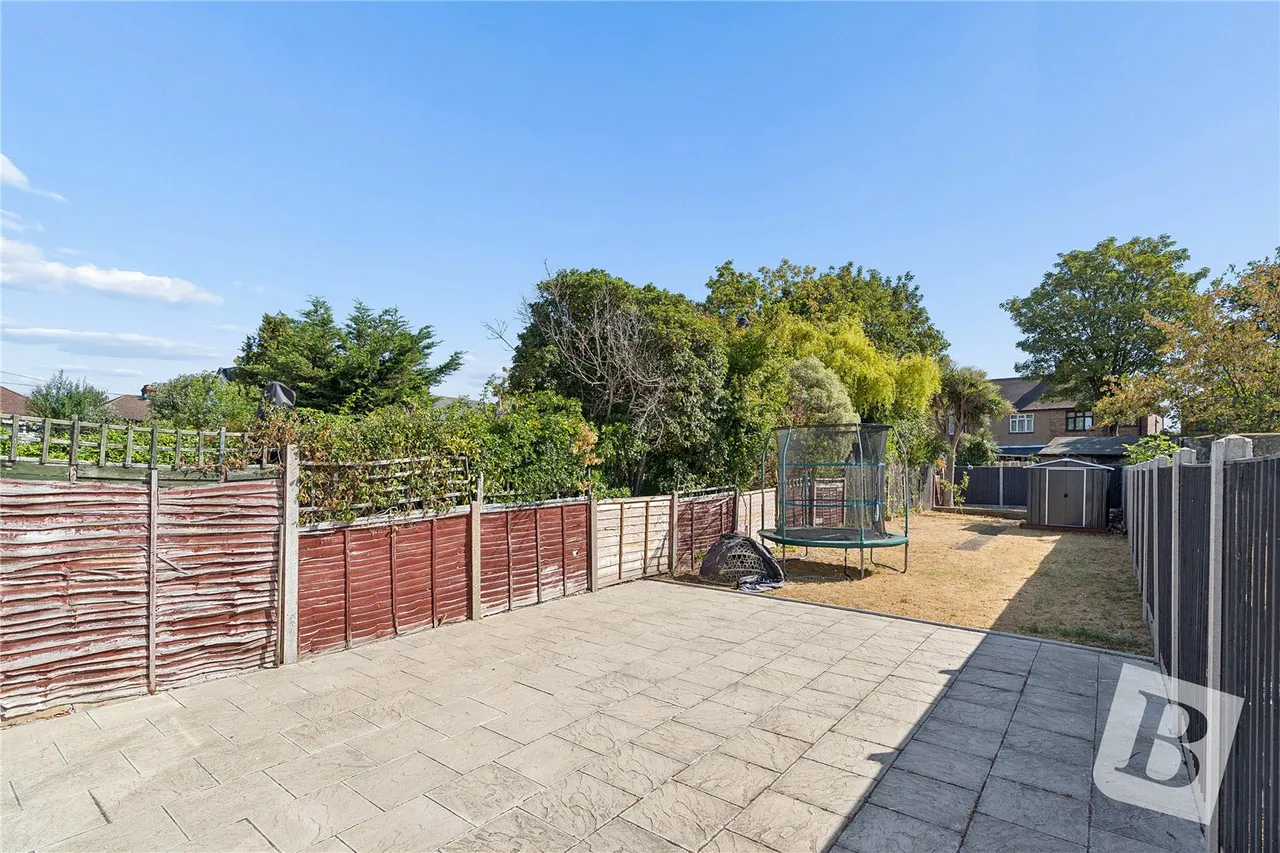 Beresford Gardens, Chadwell Heath, RM6, photo 14