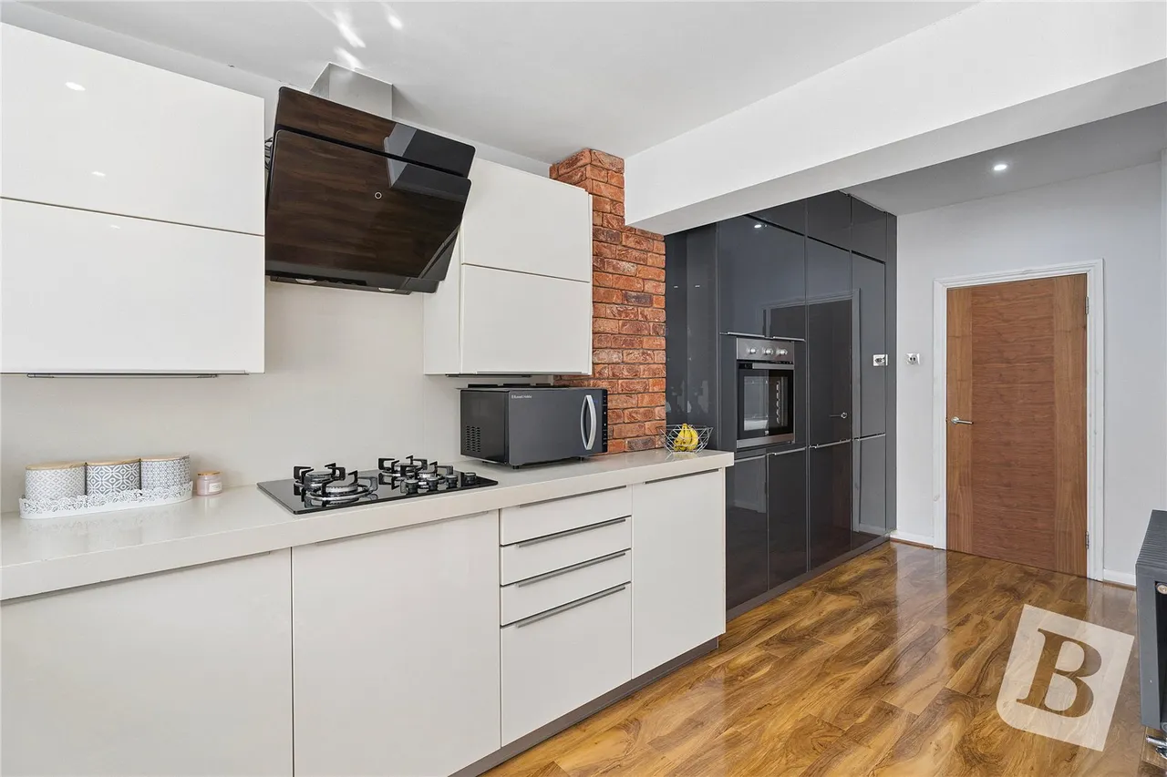 Beresford Gardens, Chadwell Heath, RM6, photo 4